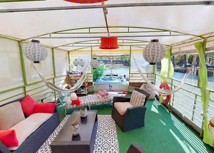 Peniche Amboise Flottante Centre Πλωτό κατάλυμα *